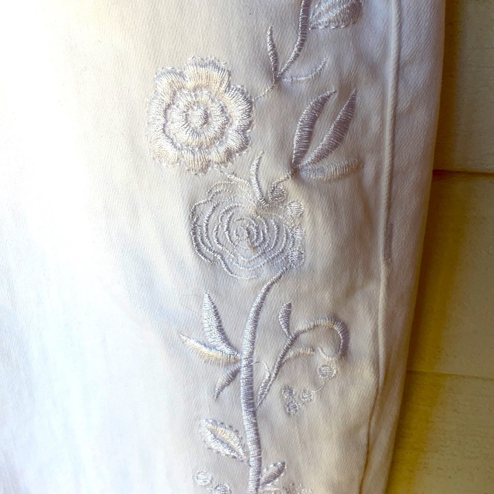 NWOT. Embellished Skinny Ankle Jeans